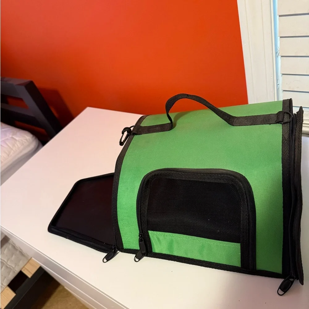 Green Pet Carrier for Small Pets